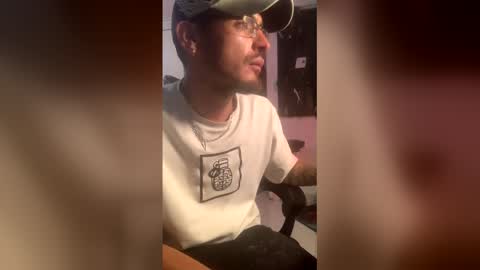 Snapshot of malek_xarx chatting on March 13, 2:07 am malek_xarx online show from March 13, 2:07 am