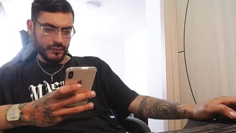 Snapshot of malek_xarx chatting on May 25, 9:54 pm malek_xarx online show from May 25, 9:54 pm