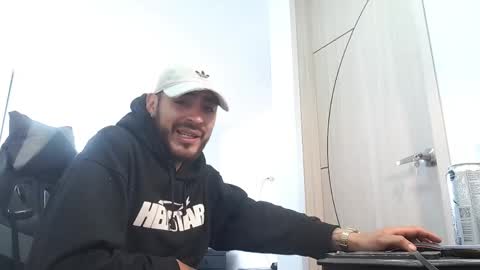 Snapshot of malek_xarx chatting on May 28, 3:31 pm malek_xarx online show from May 28, 3:31 pm