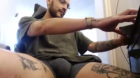 Snapshot of malek_xarx chatting on July 13, 7:05 pm malek_xarx online show from July 13, 7:05 pm