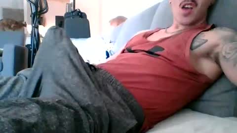 Snapshot of malemuscle11 chatting on February 5, 3:31 pm Men online show from February 5, 3:31 pm