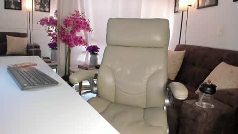 malena99_ online show from May 16, 8:18 pm