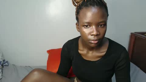 lati online show from November 8, 1:00 pm