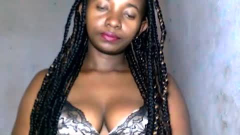 malinah01 online show from December 9, 10:32 am