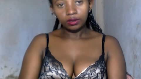 malinah01 online show from December 17, 7:29 am