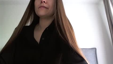 Snapshot of malinka_sweet19 chatting on February 18, 6:42 am malinka_sweet19 online show from February 18, 6:42 am