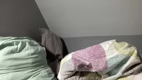 Snapshot of malinxlelynx_ chatting on February 23, 11:47 pm Charlyyee   online show from February 23, 11:47 pm