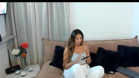 Snapshot of mallory_04 chatting on October 9, 11:36 pm Mallory online show from October 9, 11:36 pm