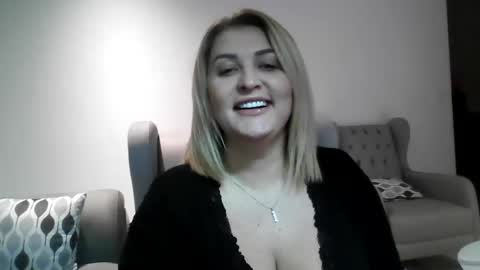 malorine online show from December 2, 7:42 pm