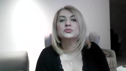 malorine online show from December 18, 5:08 pm