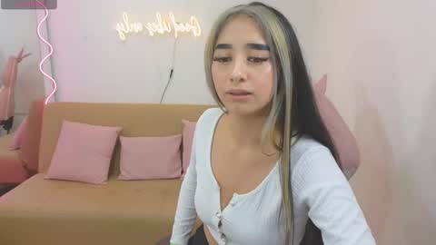 Snapshot of malory_tay chatting on February 8, 7:05 pm Malory online show from February 8, 7:05 pm