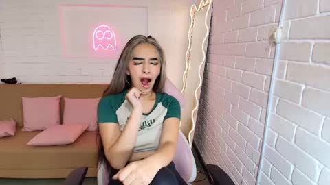 Snapshot of malory_tay chatting on February 16, 12:41 am Malory online show from February 16, 12:41 am