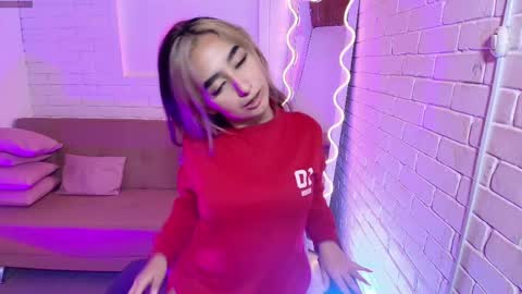 Snapshot of malory_tay chatting on March 7, 1:20 am Malory online show from March 7, 1:20 am