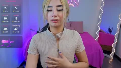 Snapshot of malory_tay chatting on September 13, 7:13 pm Malory online show from September 13, 7:13 pm