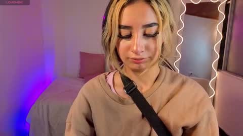 Snapshot of malory_tay chatting on October 9, 11:52 am Malory online show from October 9, 11:52 am