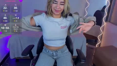 Snapshot of malory_tay chatting on October 10, 7:24 pm Malory online show from October 10, 7:24 pm