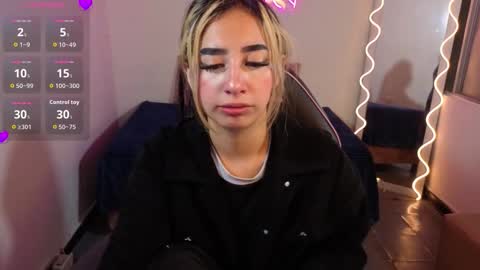 Snapshot of malory_tay chatting on October 14, 7:14 pm Malory online show from October 14, 7:14 pm