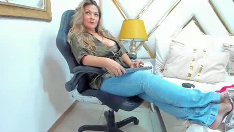 Snapshot of malorysweet chatting on July 28, 2:13 pm MalorySweet online show from July 28, 2:13 pm