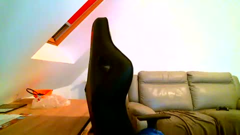 breton online show from December 2, 7:38 pm