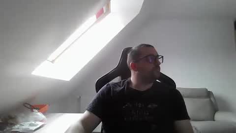 breton online show from December 8, 9:46 am