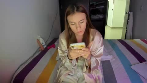 Snapshot of malucam_06 chatting on December 2, 12:41 am instagram nueela online show from December 2, 12:41 am