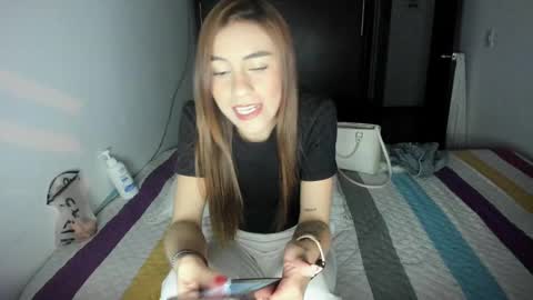 Snapshot of malucam_06 chatting on December 5, 11:51 pm instagram nueela online show from December 5, 11:51 pm