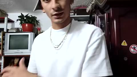 Snapshot of mamm7772024 chatting on February 3, 12:42 am Mickey online show from February 3, 12:42 am