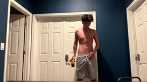 Snapshot of mammothboii chatting on April 23, 5:41 am roxster online show from April 23, 5:41 am