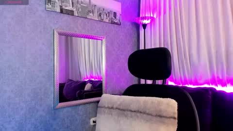 Snapshot of mamushka_ chatting on November 20, 9:25 pm online show from November 20, 9:25 pm