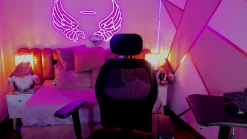   online show from December 20, 7:32 pm