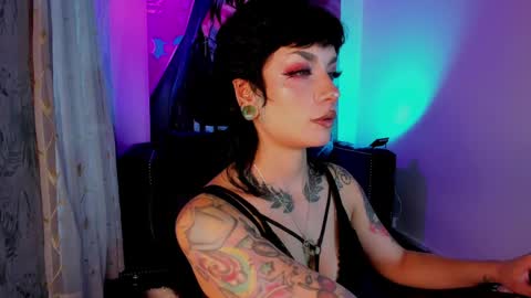   online show from April 28, 7:52 pm
