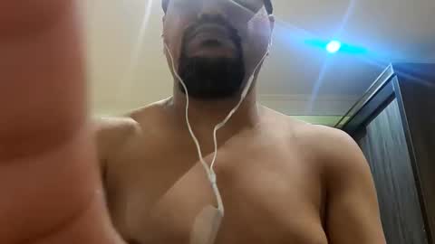 Snapshot of man_new chatting on May 28, 5:16 am Man new online show from May 28, 5:16 am