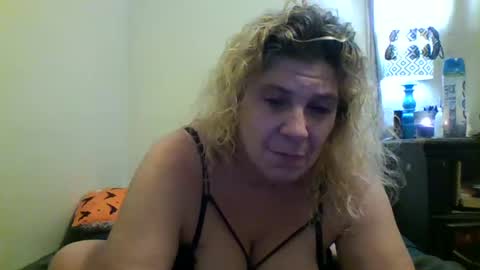 Snapshot of mandilube39 chatting on December 14, 8:34 am mindy22 online show from December 14, 8:34 am