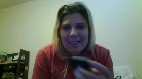 Snapshot of mandilube39 chatting on December 20, 7:39 pm mindy22 online show from December 20, 7:39 pm