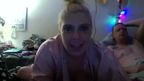 Snapshot of mandilube39 chatting on January 22, 10:40 am mindy22 online show from January 22, 10:40 am