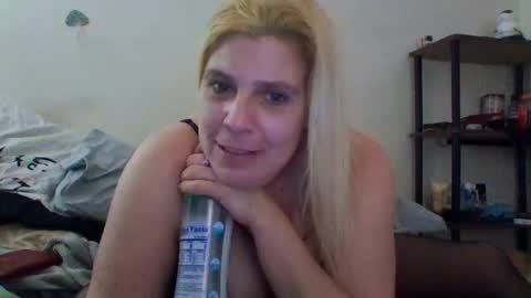 Snapshot of mandilube39 chatting on January 26, 9:29 am mindy22 online show from January 26, 9:29 am