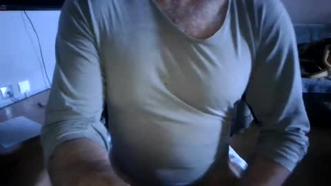 Snapshot of mandingo8333 chatting on June 13, 10:24 am mandingo8333 online show from June 13, 10:24 am
