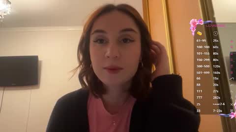 Mia online show from December 14, 2:22 pm