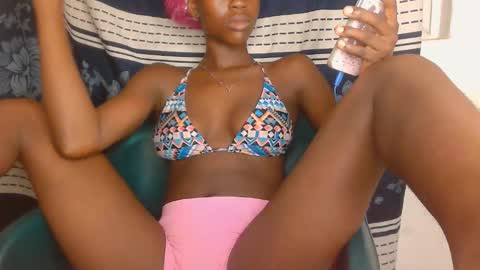 Snapshot of mandymia chatting on April 2, 4:43 am mandymia online show from April 2, 4:43 am