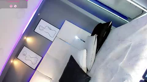 manellyksparklee online show from February 24, 1:09 pm