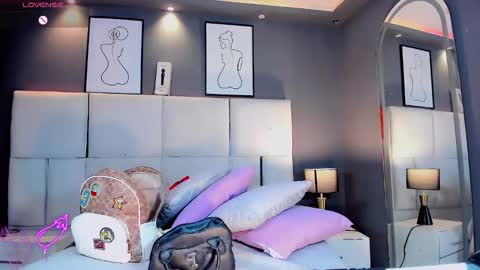 manellyksparklee online show from June 6, 12:43 pm