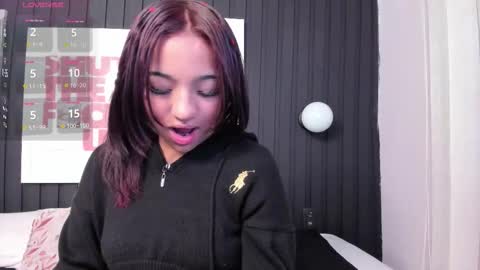 Snapshot of manelyk_evanss chatting on November 8, 11:10 am manelyk_evanss online show from November 8, 11:10 am