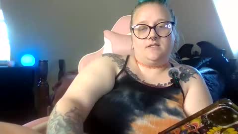 Snapshot of manicpixiepop chatting on May 8, 5:40 pm ManicPixiePop online show from May 8, 5:40 pm
