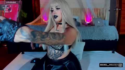 Snapshot of manu_nyx chatting on November 26, 2:56 am manu velezz Help me to get to 100 thumbs ups Tip 25tks Rate me online show from November 26, 2:56 am