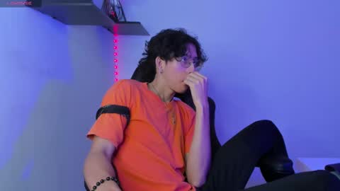 Manuel online show from February 25, 11:11 pm