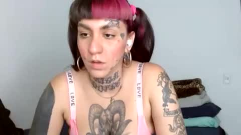 Snapshot of manuarango chatting on November 26, 9:05 pm Spiritual Gangsta Princess 1111 online show from November 26, 9:05 pm