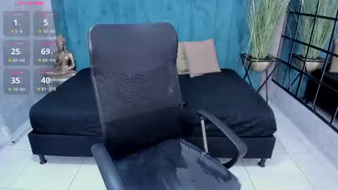 M A N U E L A online show from June 12, 7:57 pm