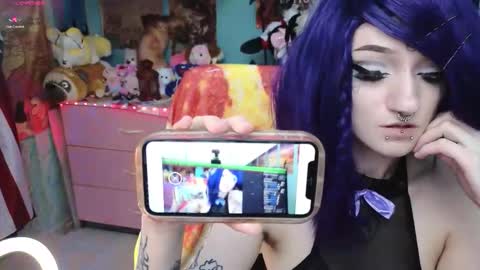 Snapshot of manuela_unicorn chatting on November 19, 10:10 pm Manuela online show from November 19, 10:10 pm