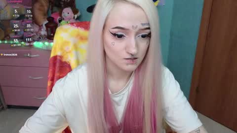 Snapshot of manuela_unicorn chatting on November 25, 4:12 am Manuela online show from November 25, 4:12 am