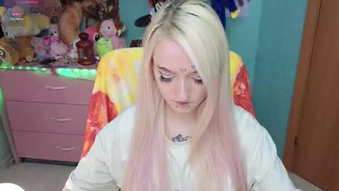 Snapshot of manuela_unicorn chatting on November 26, 3:18 am Manuela online show from November 26, 3:18 am